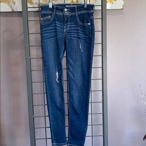 (NWOT) WALLFLOWER DISTRESSED JEANS💕